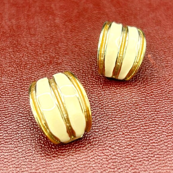 Vintage Weekenders Gold & Cream Enamel Half-Moon Clip On Earrings - Picture 1 of 8